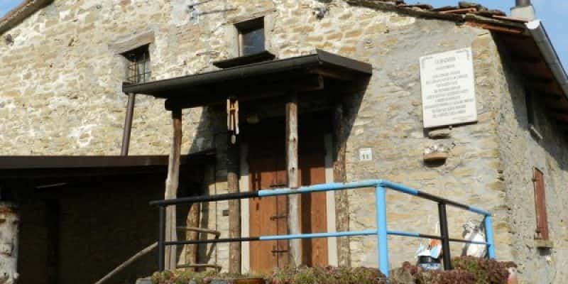 A Cà di Malanca da Purocielo, lungo il sentiero dei Partigiani Cà di Gostino - Sede del comando partigiano quando iniziò la battaglia.